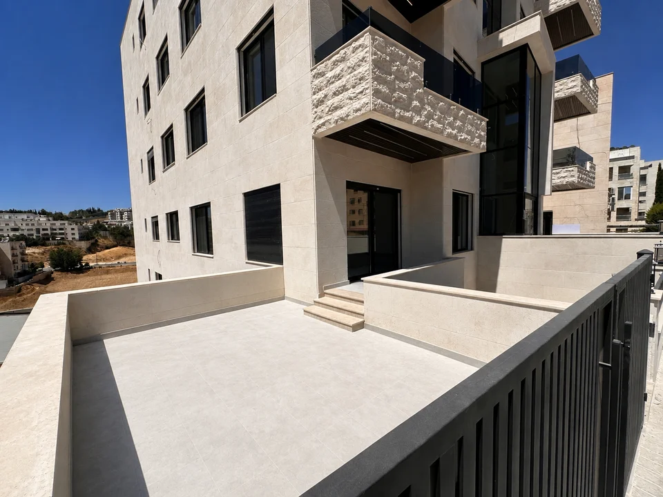 Levant Residences — Exterior and arrival