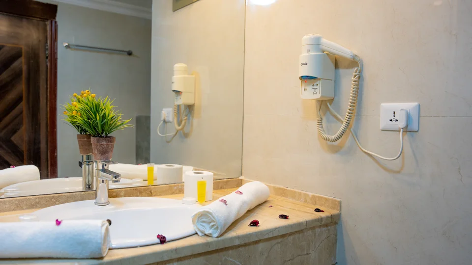 California Hotel photography — Guest rooms and details — 014