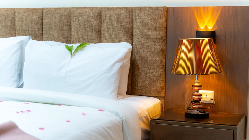 California Hotel photography — Guest rooms and details — 024