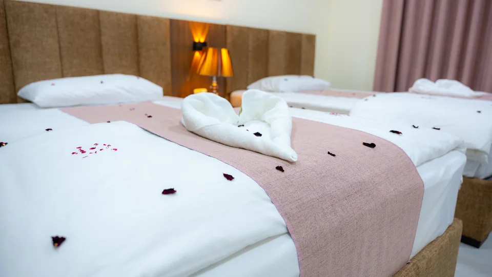 California Hotel photography — Guest rooms and details — 034