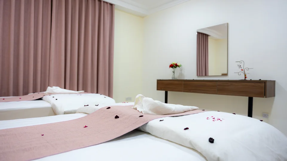 California Hotel photography — Guest rooms and details — 035