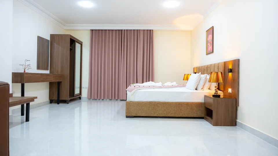 California Hotel photography — Guest rooms and details — 043