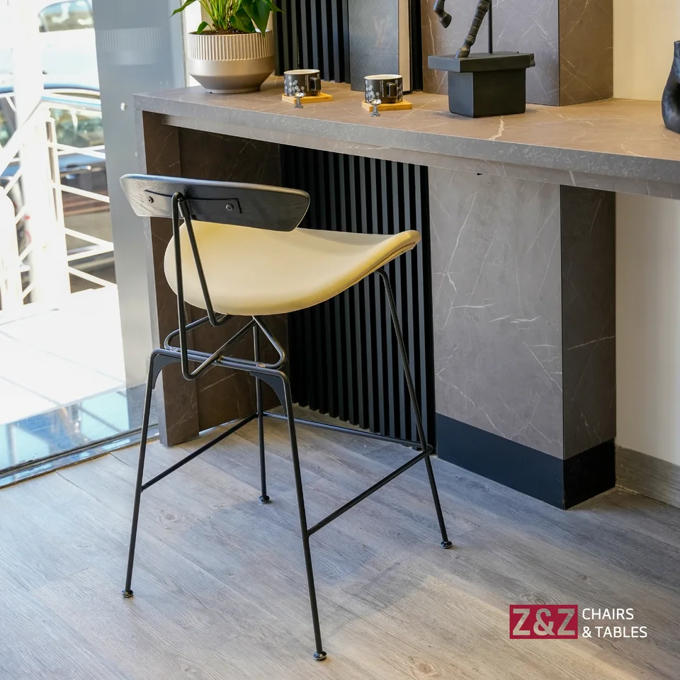 Z&Z — Work surfaces and seating / 10