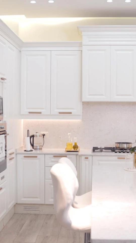 Artifex — White Kitchen, Short Portrait Edit