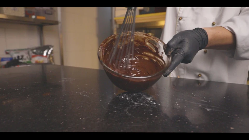 Selena Cake — From Preparation to Presentation. Film still at 33.30s.