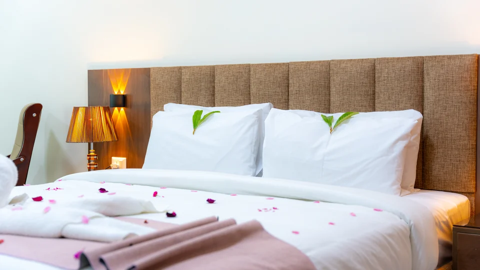 California Hotel photography — Guest rooms and details — 025